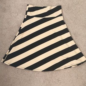 LuLaRoe black and cream Azure Skirt— Large